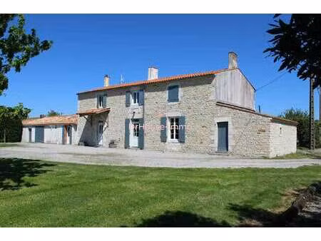 vente maison à marans (17230) : à vendre / 213m² marans
