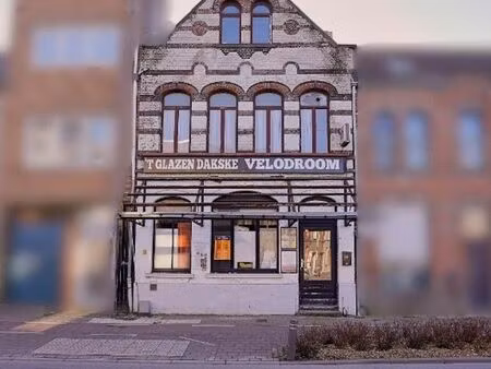 handelspand met bovenliggende woonst – volledig te renove...