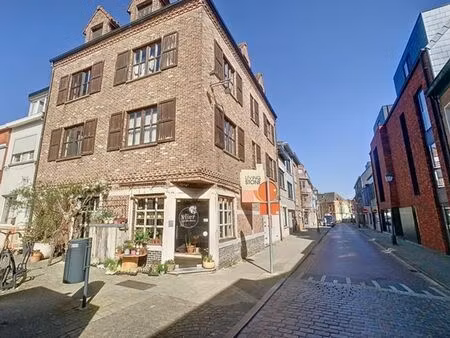 handelspand met tal van mogelijkheden in centrum lier.