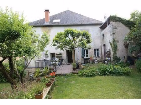 maison de village de 200 m² avec agréable jardin en terrasse