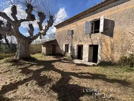 maison en pierre avec grange sur 4000 m2 de terrain