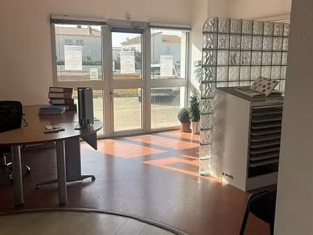 location commerce caissargues 137 m²