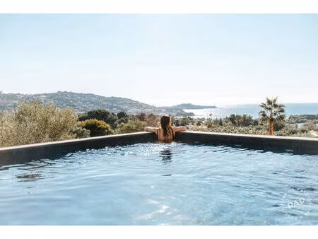 magnifique villa avec vue exceptionnelle sur le golfe d'ajaccio et piscine chauffée. elle 