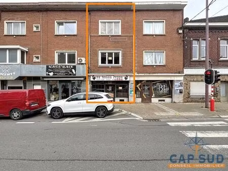 maison et commerce à vendre à gilly