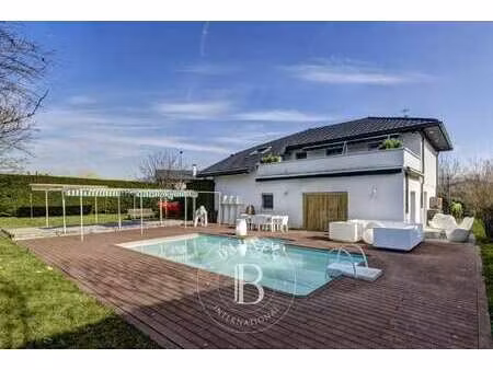 maison de luxe à vendre à poisy : 950 000 € | 180m²