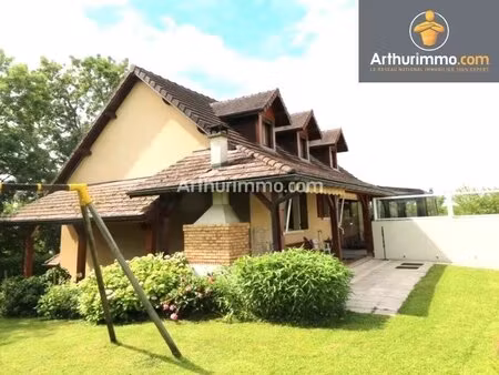 lons nord (39 jura)  à vendre maison 165 m²  4 chambres  8 pièces  1 piscine  4 garages  t