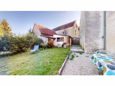 maison de village située dans un petit bourg à proximité de