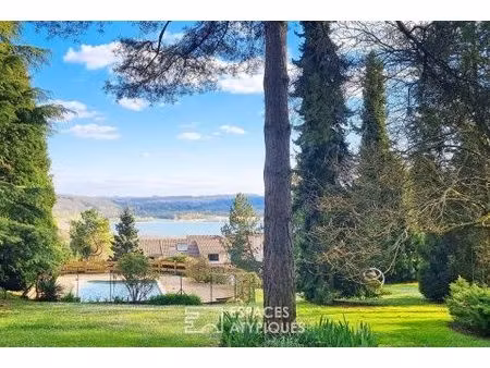 demeure familiale avec panorama d'exception  jardin et piscine