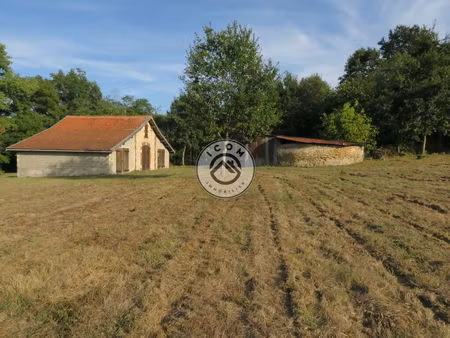 terrain boisé de 26589 m2 avec dépendance de 120 m2 environ