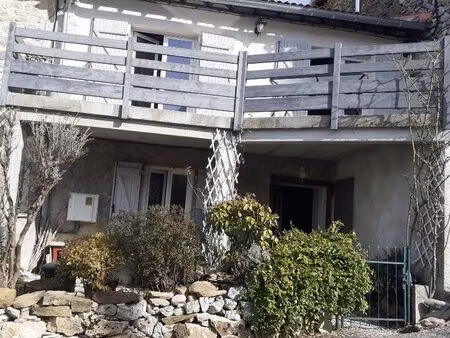 orienté vers le sud offrant une vue magnifique. belle maison de charme