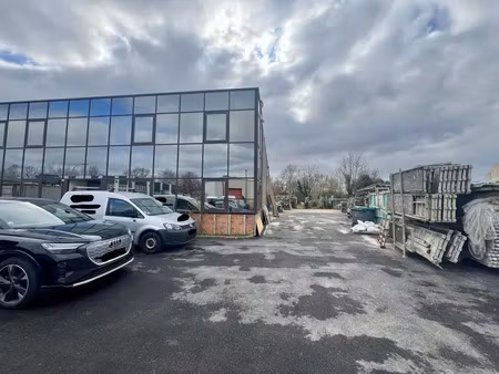 bâtiment indépendant en exclusivité – 94520 mandres-les-roses