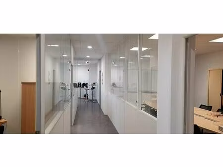 location bureau meroux moval 166 m²