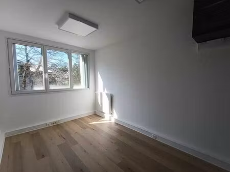 location bureau poitiers 37 m²