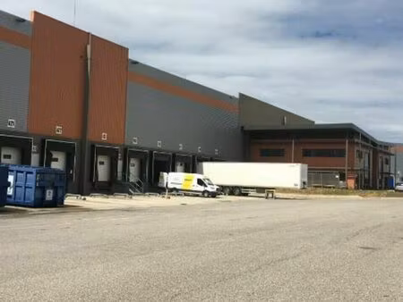 location commerce 70389 m² à saint-martin-de-crau (13310)