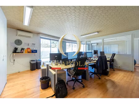 biarritz - a louer local commercial 2 pièces 63 m2