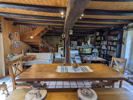 forêt de tronçais propriété sur 1 ha avec 2 maisons  grange  prés et panneaux solaires