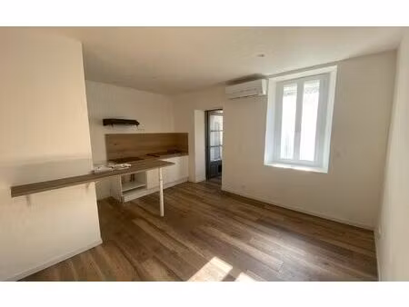 location appartement  m² t-3 à saint-ambroix  570 €