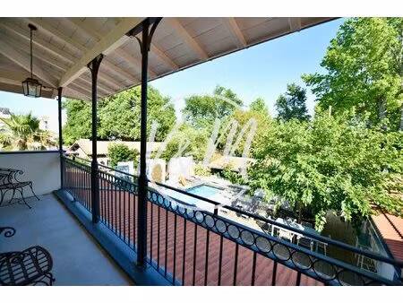 superbe contemporaine 5 suites double garage piscine