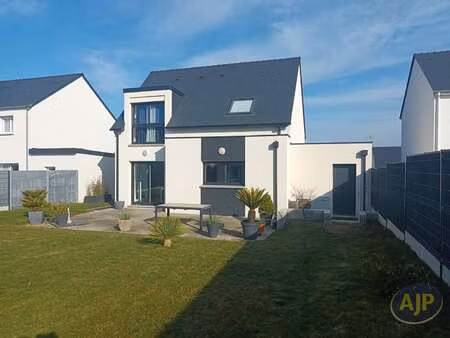 location maison à questembert (56230) : à louer / 103m² questembert