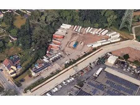 2.000 m² de parking/espace de stockage a louer