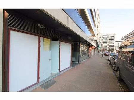 commerce à vendre près de l'av. lippens (taborastraat 6)
