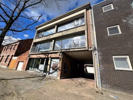 te koop modern kantoor met aanliggend magazijn.