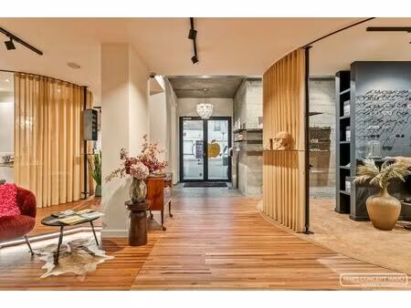 te koop handelspand op top locatie met bovenliggend ruim appartement