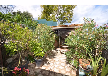 maison de village en pierres avec garage et jardin