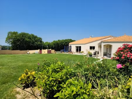 maison à vendre 6 pièces proche de bords (17)