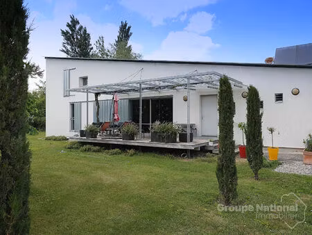 en bord de sorgue  maison d'architecte en viager occupé