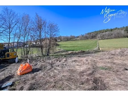 agréable terrain constructible orienté sud au cœur du village