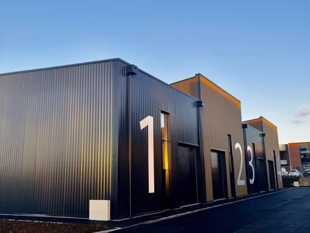 location local commercial