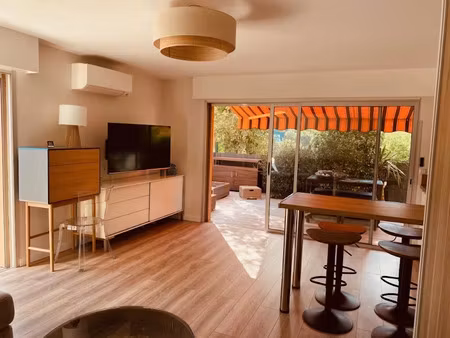 location meublée appartement 2 pièces 42 m² à theoule-sur-mer (06590)  1 030 €