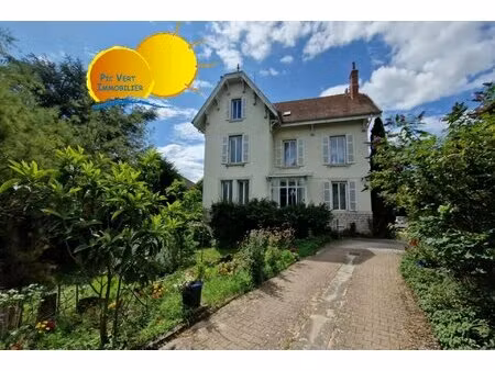 maison de maître 202m² 10pc  5ch  dépendances  piscine  dans parc arboré