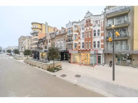 spacieux rez-de-chaussée commercial à louer au cœur de la pa