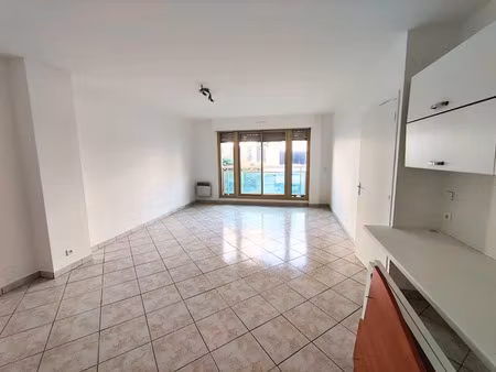 location locaux professionnels 2 pièces 51.3 m² à la varenne saint hilaire (94210)  1 220 