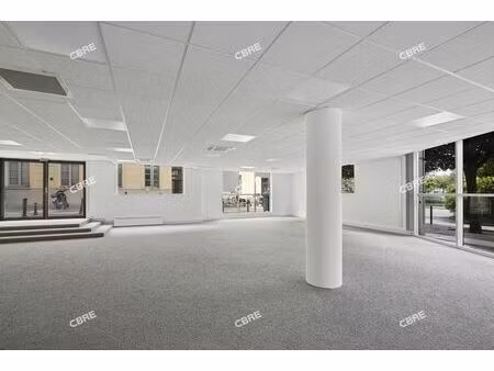 location bureau sevres 147 m²
