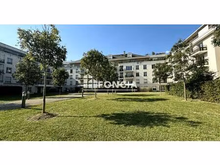 a 10mn a pied de la gare de poissy - 2 pieces 41m2 - balcon - parking