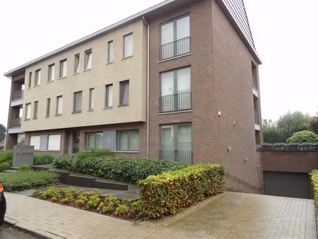 ruime dubbele autostaanplaats.