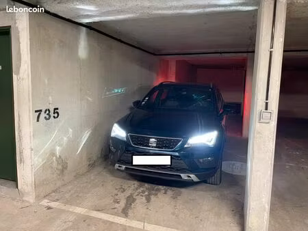 place parking double en enfilade sous sol sécurisé