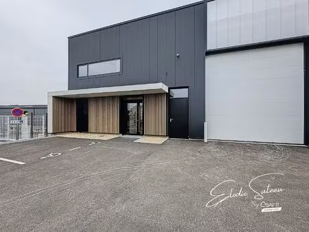 location bureau 3 pièces 133 m² à le lion-d'angers (49220)