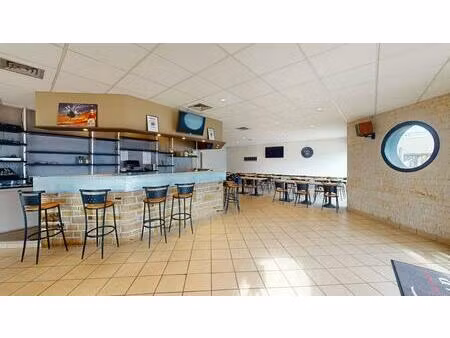 a vendre fonds de commerce + murs + appartement
