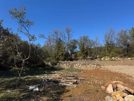 lorgues  terrain à bâtir de 1614 m2