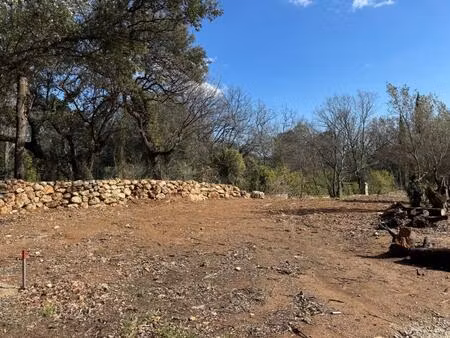lorgues  terrain à bâtir de 725 m2