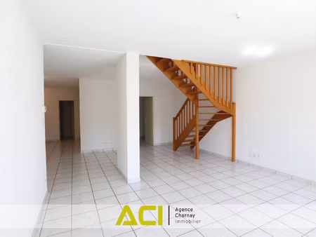 saint albain - nord macon appartement t3 bis en duplex avec