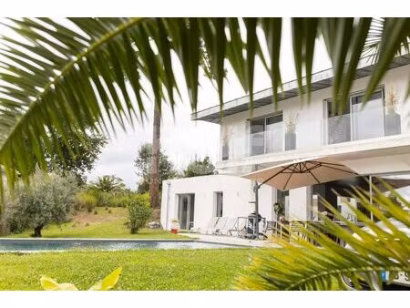 capbreton  quartier du port  villa d'architecte avec piscine.