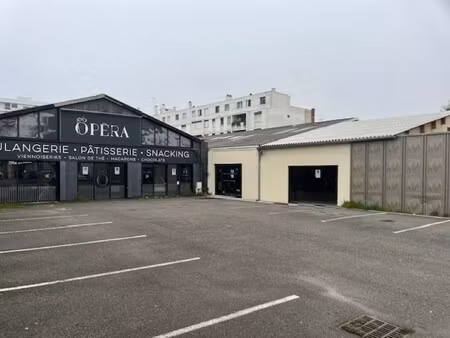 location local commercial 5 pièces