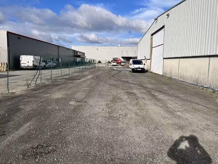 location local commercial