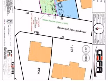 terrain en traingle d or a vaujours a 200 de la gare