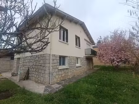maison 96 m2 avec beau jardin arboré  garage et logement indépendant